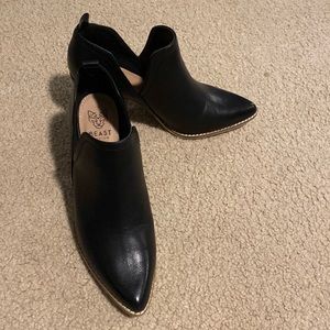 Beast Fashion size 8 black booties